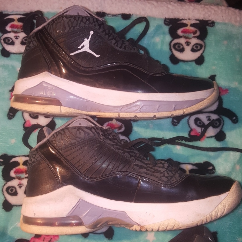 2 pairs used jordans